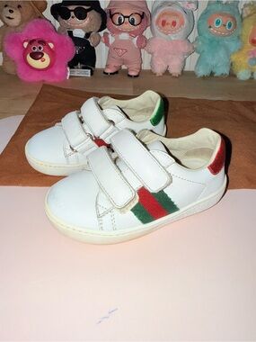 Gucci toddler Velcro Sneakers with Red & Green Accent